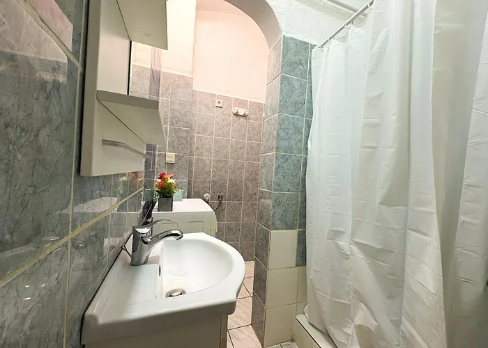 Private Apartment-7pax