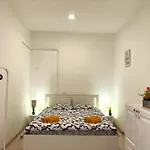 Private Apartment-7pax Apartmán *