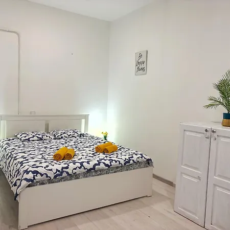 Private Apartment-7pax Апартаменты