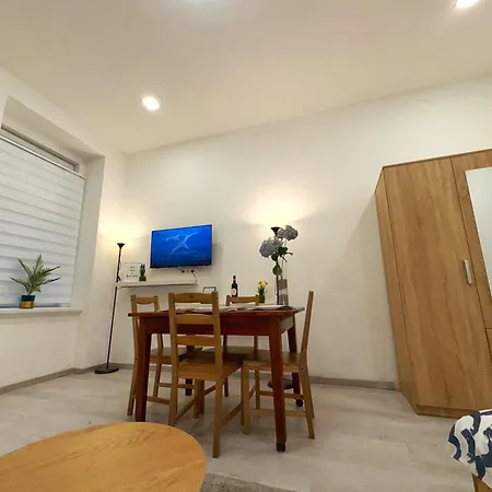 Private Apartment-7pax Апартаменты