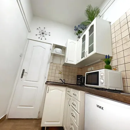 Private Apartment-7pax Апартаменты *