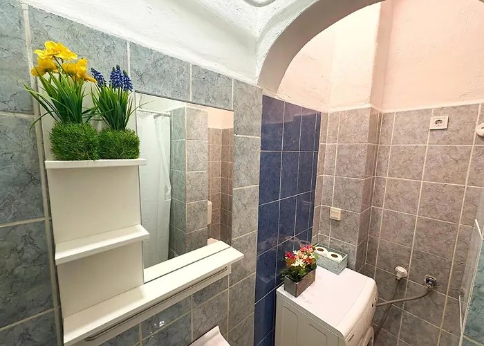 Private Apartment-7pax *