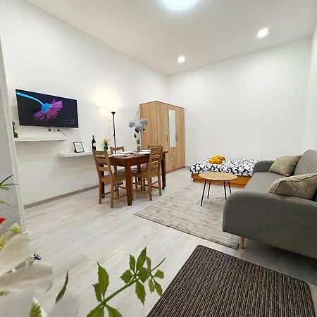 Private Apartment-7pax Apartament